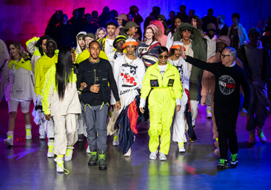 Racing and Sailing -- The Catwalks Analysis of Tommy Hilfiger Womenswear