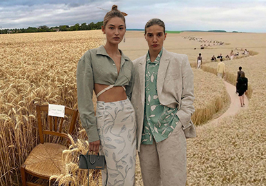 L'amour -- The Catwalk Analysis of Jacquemus Womenswear